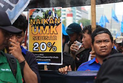 Aksi buruh tuntut kenaikan UMK 2023 sebesar 10-13% di kawasan Patung Kuda Monas, Jakarta, September 2022. TEMPO/Subekti.