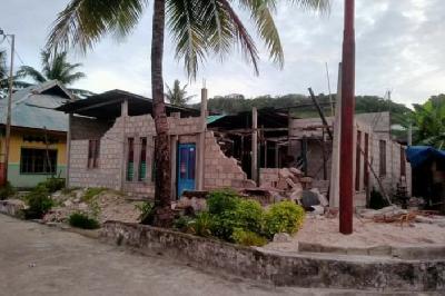 Rumah rusak pasca gempa bumi berkekuatan magnitudo 7,5 mengguncang Maluku di Desa Watwey, Kecamatan Dawelor Dawera, Maluku Barat Daya, 10 Januari 2023. ANTARA/HO-BNPB