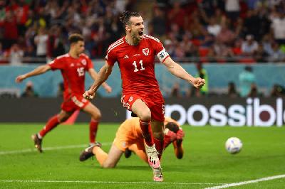 Pemain Wales Gareth Bale merayakan gol dalam Piala Dunia Qatar melawan Amerika Serikat di Stadion Ahmad Bin Ali, Al Rayyan, Qatar, 21 November 2022. REUTERS/Hannah Mckay