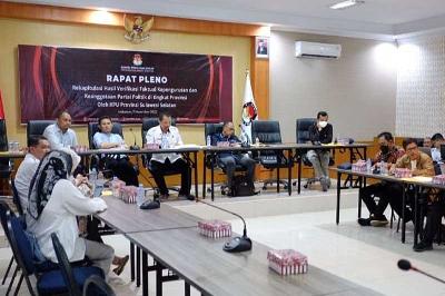 Suasana rapat dengan agenda tahapan verifikasi faktual Partai Politik bersama KPU Sulawesi Selatan dan Bawaslu Sulsel di aula kantor KPU Sulsel, Makassar, 7 November 2022. Antara/Darwin Fatir