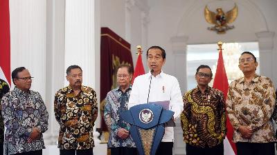 Presiden Joko Widodo memberikan keterangan terkait pelanggaran HAM masa lalu di Istana Merdeka, Jakarta, 11 Januari 2023. ANTARA/Akbar Nugroho Gumay
