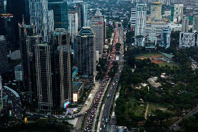 Gedung bertingkat di kawasan Semanggi, Jakarta, 11 Januari 2023. TEMPO/Tony Hartawan