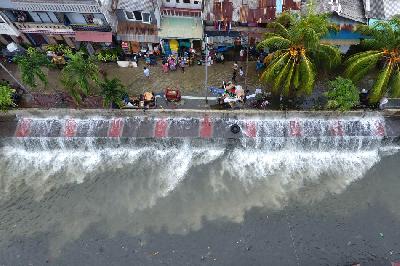 Banjir rob melanda Pelabuhan Sunda Kelapa di Jakarta, 7 Desember 2021. TEMPO/Subekti