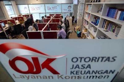 Kantor Otoritas Jasa Keuangan, Jakarta. TEMPO/Tony Hartawan