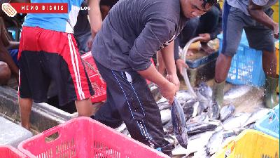 Ilustrasi penjualan ikan oleh nelayan.
