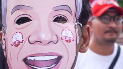 Relawan Ganjar Pranowo melakukan aksi " Sumpah Relawan Dukung Total Ganjar Pranowo Menuju RI 1 2024 dan Doa Bersama " Dalam rangka memperingati hari Sumpah Pemuda dan hari ulang tahun Ganjar Pranowo yang ke - 54 di Taman Proklamasi, Jakarta, 28 Oktober 2022. Tempo/Magang Abdullah Syamil Iskandar
