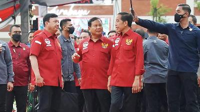 Dari kiri, Kepala BIN Budi Gunawan, Menteri Pertahanan Prabowo Subianto, dan Presiden RI Joko Widodo. Dok. Kementerian Pertahanan