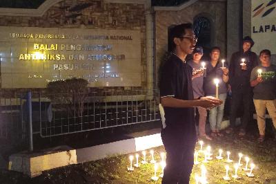 Aksi solidaritas menyalakan lilin di BPAA Pasuruan, 4 Februari 2023. Dok Fokalis Jatim