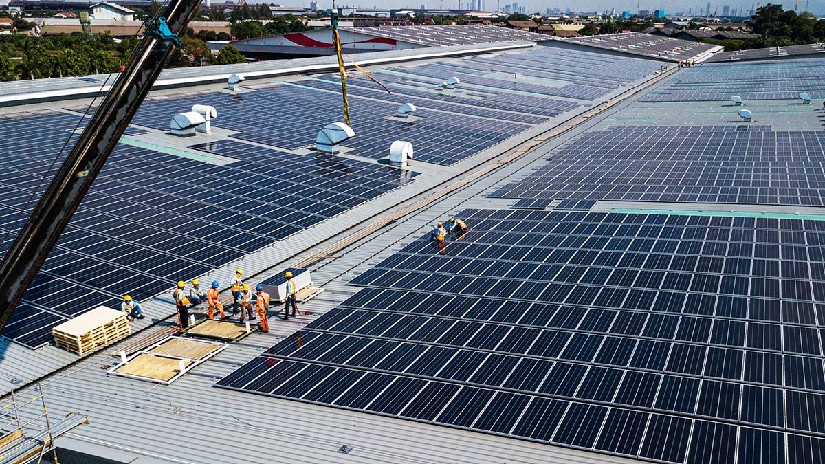 Elevating Sustainability: Rooftop Solar Panel Technology