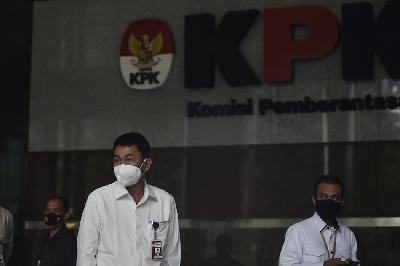Wakil Ketua KPK Nawawi Pomolango (tengah) di Gedung Komisi Pemberantasan Korupsi, Jakarta, 14 September 2020. TEMPO/Imam Sukamto