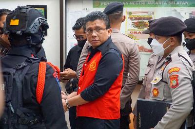 Ferdy Sambo (tengah) saat akan menjalani sidang lanjutan di Pengadilan Negeri Jakarta Selatan, 22 Desember 2022. Dok Tempo/Magang/Martin Yogi Pardamean