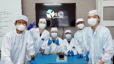 Surya Satellite-1 team members from Surya University pose after final function testing, at the Satellite Technology Research Center of the National Research and Innovation Agency in Bogor, West Java, December 2021. 
Tim Surya Satellite-1
