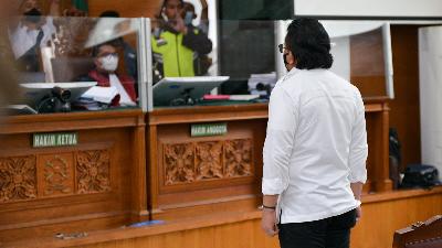 Defendant Ferdy Sambo listens to the verdict read out by the judge panel during his trial over the murder of Nofriansyah Yosua Hutabarat at the South Jakarta District Court, Jakarta, February 13. 
TEMPO/ Febri Angga Palguna
