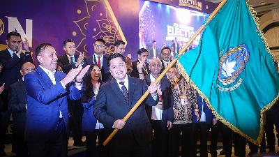 Indonesian Soccer Association (PSSI) chairman-elect Erick Thohir (right) receives the PSSI flag from his predecessor Mochamad Iriawan (left) to mark the handover of chairmanship during the closing ceremony of the 2023 PSSI Extraordinary Congress in Jakarta, February 16. Erick Thohir officially became PSSI chairman for the 2023-2027 period, with Zainudin Amali and Ratu Tisha elected as deputy chairpersons. 
TEMPO/Hilman Fathurrahman W
