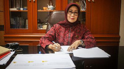 Press Council Chairperson Ninik Rahayu at her office in Jakarta, February 15. 
TEMPO/Hilman Fathurrahman W
