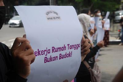 Aksi memperingati Hari Pekerja Rumah Tangga Nasional di depan kantor DPRD, Bandung, Jawa Barat, 15 Februari 2023. TEMPO/Prima mulia
