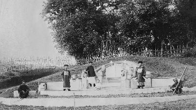 Kuburan cina di salah satu bukit di Semarang, sekitar 1910/KITLV