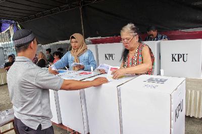Pemungutan suara di Tangerang Selatan, 2019. Tempo/Hilman Fathurrahman W