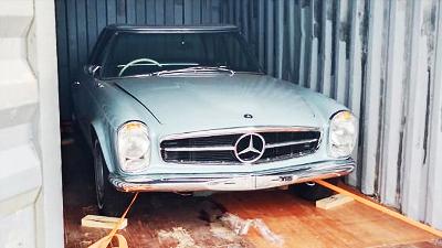 A smuggled Mercedes belonging to CVPR Jaleca at Tanjung Emas Port.
Tempo/Special Photo
