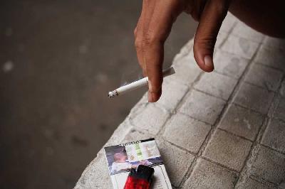 Ilustrasi orang merokok. Dok Tempo/Dhemas Reviyanto Atmodjo