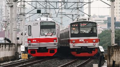Commuter line train’s (KRL) electric coaches from Japan at the Manggarai Station, Jakarta, March 1. 
TEMPO/Hilman Fathurrahman W
