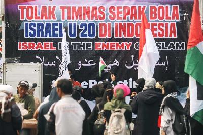 Aksi menolak keikut sertaan negara Israel dalam ajang Piala Dunia U-20 di Jakarta, 20 Maret 2023. Tempo/ Hilman Fathurrahman W