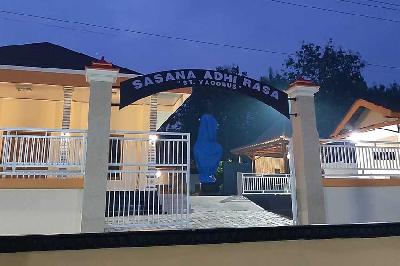 Patung Bunda Maria ditutupi terpal di Dusun Degolan, Bumirejo, Lendah, Kabupaten Kulon Progo, Yogyakarta, 23 Maret 2023. TEMPO/Shinta Maharani