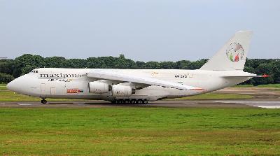 Pesawat cargo terbesar kedua di dunia, Antonov An124-100, yang digunakan maskapai Maximus Air mendarat di Bandara Soekarno Hatta. Kedatangan pesawat ini diabadikan oleh pegiat fotografi aviasi, Taufik Syakirillah, pada Oktober 2022. Dok pribadi