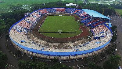 Condition of the Kanjuruhan Stadium after the riot, Malang, East Java, October 2, 2022. Based on data from Saiful Anwar Hospital, as of 1pm Western Indonesia Time, at least 129 people died in the riot.
ANTARA FOTO/Naufal Ammar
