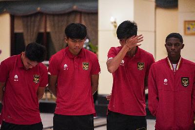 Pemain Timnas U-20 menangis setelah FIFA mencabut status Indonesia sebagai tuan rumah Piala Dunia U-20, 30 Maret 2023. Dok. PSSI