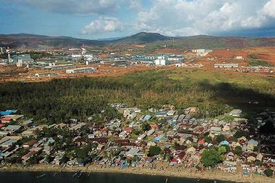 Desa Kawasi, Pulau Obi, Maluku Utara, dengan sungai dan air laut di Kawasi telah tercemar lumpur tambang. Adlun Fikri/JATAM