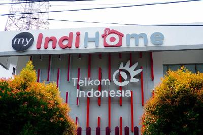 Gedung Telkomsel dan Indihome di Makassar. Shutterstock