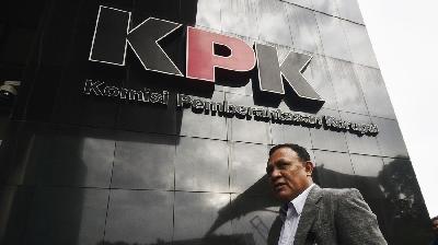 Ketua KPK Firli Bahuri  di depan gedung Komisi Pemberantasan Korupsi, Jakarta, 9 Februari 2023/Tempo/Imam Sukamto   