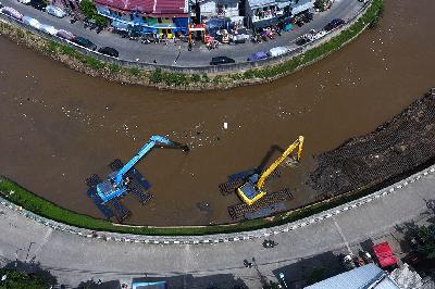 Proyek normalisasi Sungai Ciliwung di Bukit Duri, Jakarta. TEMPO/Subekti