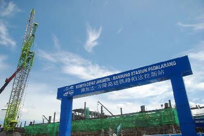 Proyek pembangunan Stasiun Hub Kereta Cepat Jakarta Bandung di Padalarang, Kabupaten Bandung Barat, Jawa Barat, 7 Maret 2023. TEMPO/Prima mulia