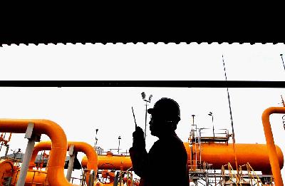 Fasilitas pipa gas di Stasiun Transmisi Bojonegara milik PT Perusahaan Gas Negara, Bojonegara, Banten, 2011. TEMPO/Amston Probel