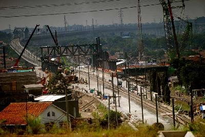 Proyek pembangunan stasiun kereta cepat di Padalarang, Kabupaten Bandung Barat, Jawa Barat, 7 Maret 2023. TEMPO/Prima mulia