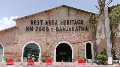 Pintu depan rest area heritage Banjaratma KM 260B di Kabupaten Brebes, Jawa Tengah, 6 April 2023.Tempo/Ivansyah