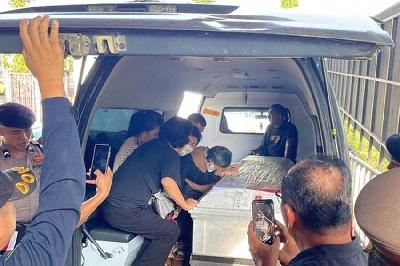 Jenazah Kasat Narkoba Polres Metro Jakarta Timur, AKBP Buddy A Towoliu telah tiba di Manado. Trisno Mais/detikcom
