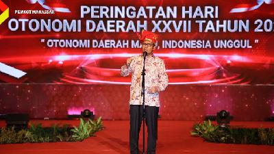 Wali Kota Makassar Danny Pomanto menyampaikan sambutan dalam acara gala dinner peringatan Hari Otonomi Daerah ke-27 di Kota Makassar, Sabtu, 29 April 2023.