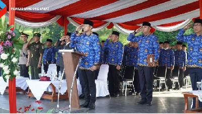 Ribuan Aparatur Sipil Negara (ASN) di lingkungan Pemerintah Kabupaten Bandung Barat mengikuti kegiatan apel perdana.
