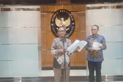 Tangkapan layar  Menteri Koordinator Bidang Politik, Hukum, dan Keamanan Mahfud MD (kiri) menyampaikan keterangan terkait pembentukan Satuan Tugas TPPU di Kantor Kemenkopolhukam, Jakarta, 3 Mei 2023. ANTARA/Gilang Galiartha