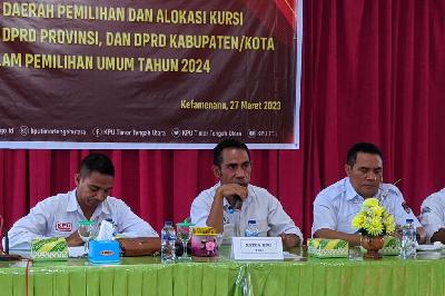 Ketua KPU Timor Tengah Utara Paulinus Lape Feka (tengah) di Kefamenanu, 27 Maret 2023. Dok. KPU Timor Tengah Utara