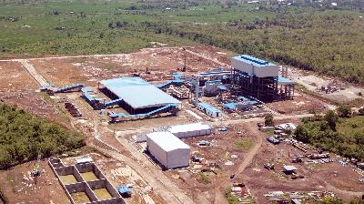 Kompleks smelter nikel PT Bumi Mineral Sulawesi di Desa Karang-karangan, Kecamatan Bua, Kabupaten Luwu, Sulawesi Selatan. Tempo/Didit Hariyadi