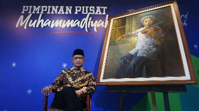 Ketua Umum Pimpinan Pusat Muhammadiyah Haedar Nashir di Kantor PP Muhammadiyah Yogyakarta, 6 Mei 2023. Tempo/Shinta Maharani