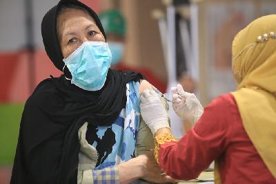 Program vaksin booster kedua di Mal Depok, Jawa Barat, 22 Desember 2022. TEMPO/Subekti