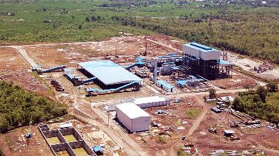 Bumi Mineral Sulawesi’s nickel smelter complex in Karang-Karangan village, Luwu Regency, South Sulawesi.
Tempo/Didit Hariyadi
