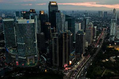 Suasana gedung bertingkat di kawasan Semanggi, Jakarta, 11 Januari 2023. Tempo/Tony Hartawan