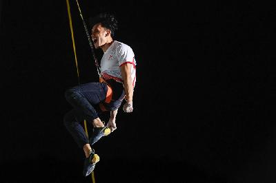 Atlet panjat dinding Indonesia Veddriq Leonardo memecahkan rekor dunia kategori speed putra dengan catatan 4,98 detik dalam IFSC-Climbing World Cup di Seoul, Korea Selatan, 28 April 2023. Dok. IFSC