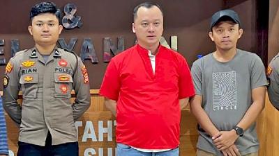 Mantan Direktur PT Citra Lampia Mandiri (CLM) Helmut Hermawan (kaus merah)/Istimewa